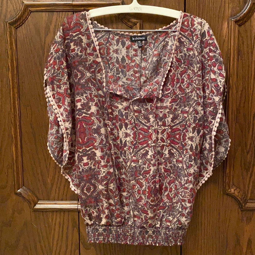 Made in 🇨🇦!! Pretty Le Chateau shirt size xxs